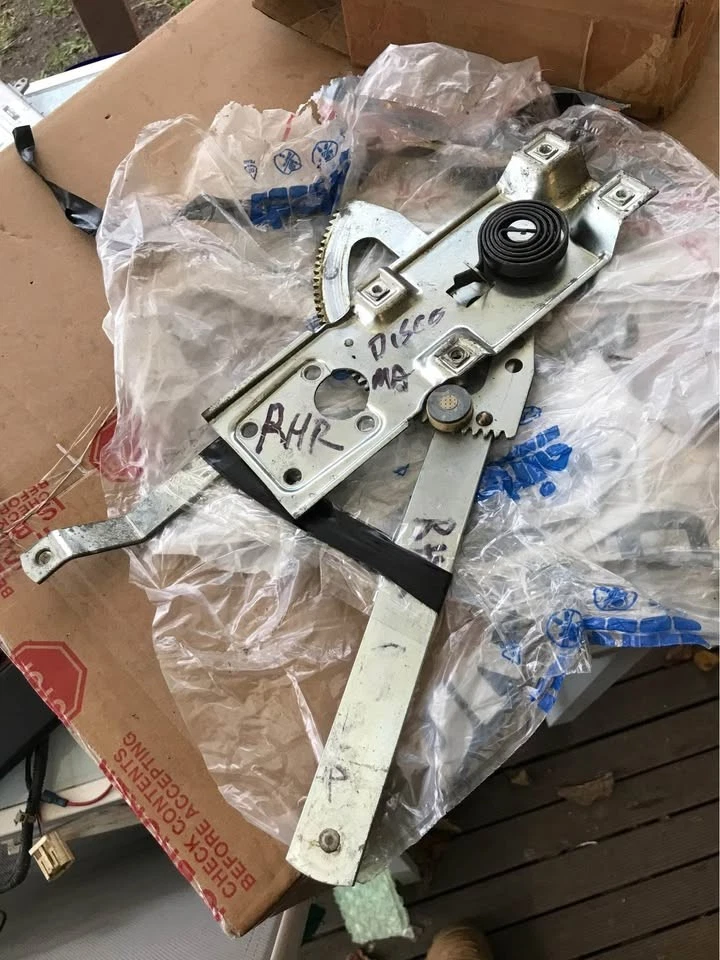 Land Rover Discovery 1 2 Right Hand Rear Window Regulator NOS STC2884 - Image 3 of 4