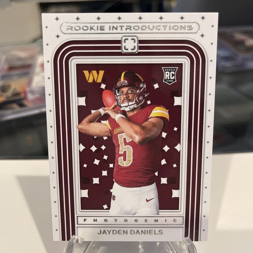 Jayden Daniels 2024 Panini Photogenic RC #7 Washington Commanders introducción de novato - Imagen 7 de 7