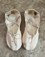 Capezio Women's 2028 Canvas Juliet Ballet Shoe, Pink, Size 5 M