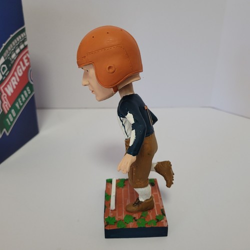 RED GRANGE Chicago Bears Wrigley Field 100 Series Chicago Cubs SGA Bobblehead - Picture 5 of 8