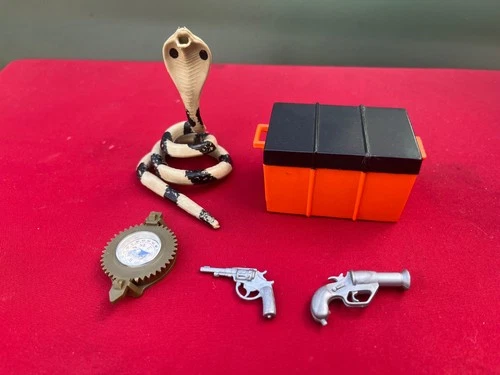 1964 GIJOE- 1970's AT Adventure Team Accessories.Excellent condition!!