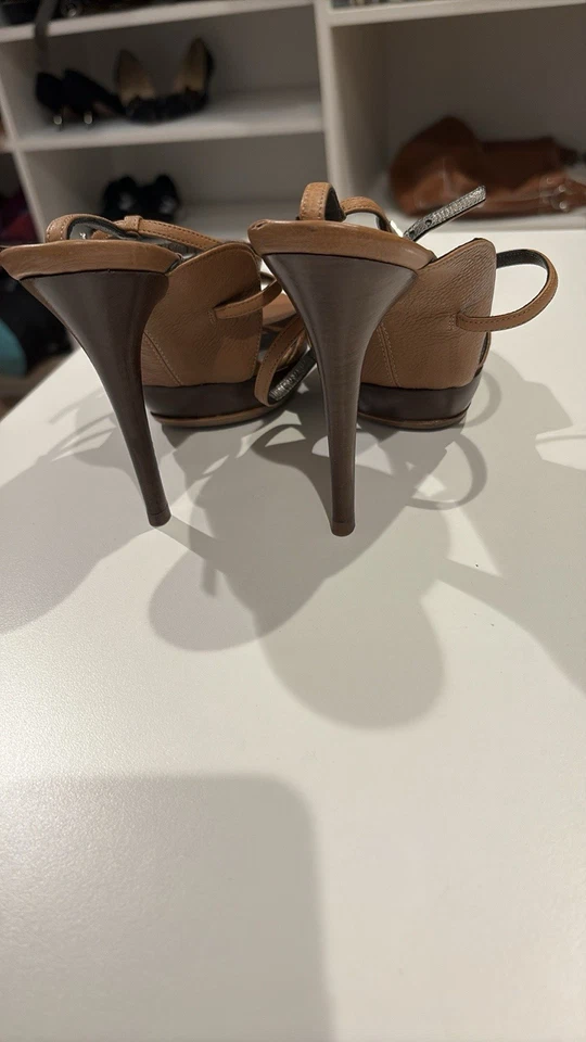 Tacones altos Salvatore Ferragamo con tiras talla 5 Foto 3 de 4