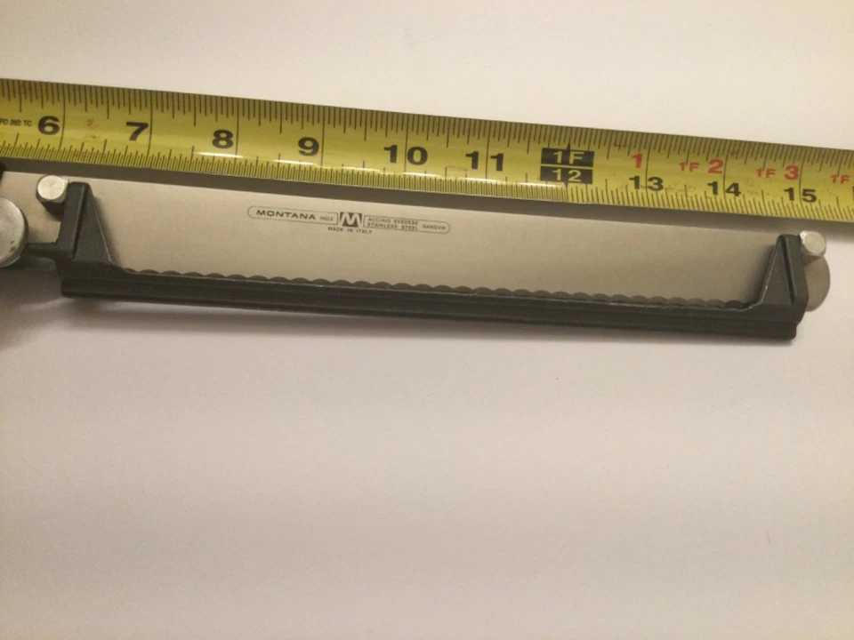 Cuchillo protector para rebanar pan dentado de acero inoxidable Montana de colección 15" Italia Foto 2 de 4