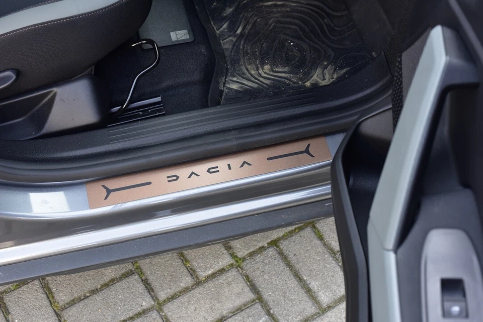 EINSTIEGSLEISTEN DACIA DUSTER III BIGSTER ESSENTIAL EXPRESSION EXTREME JOURNEY - Bild 3 von 4