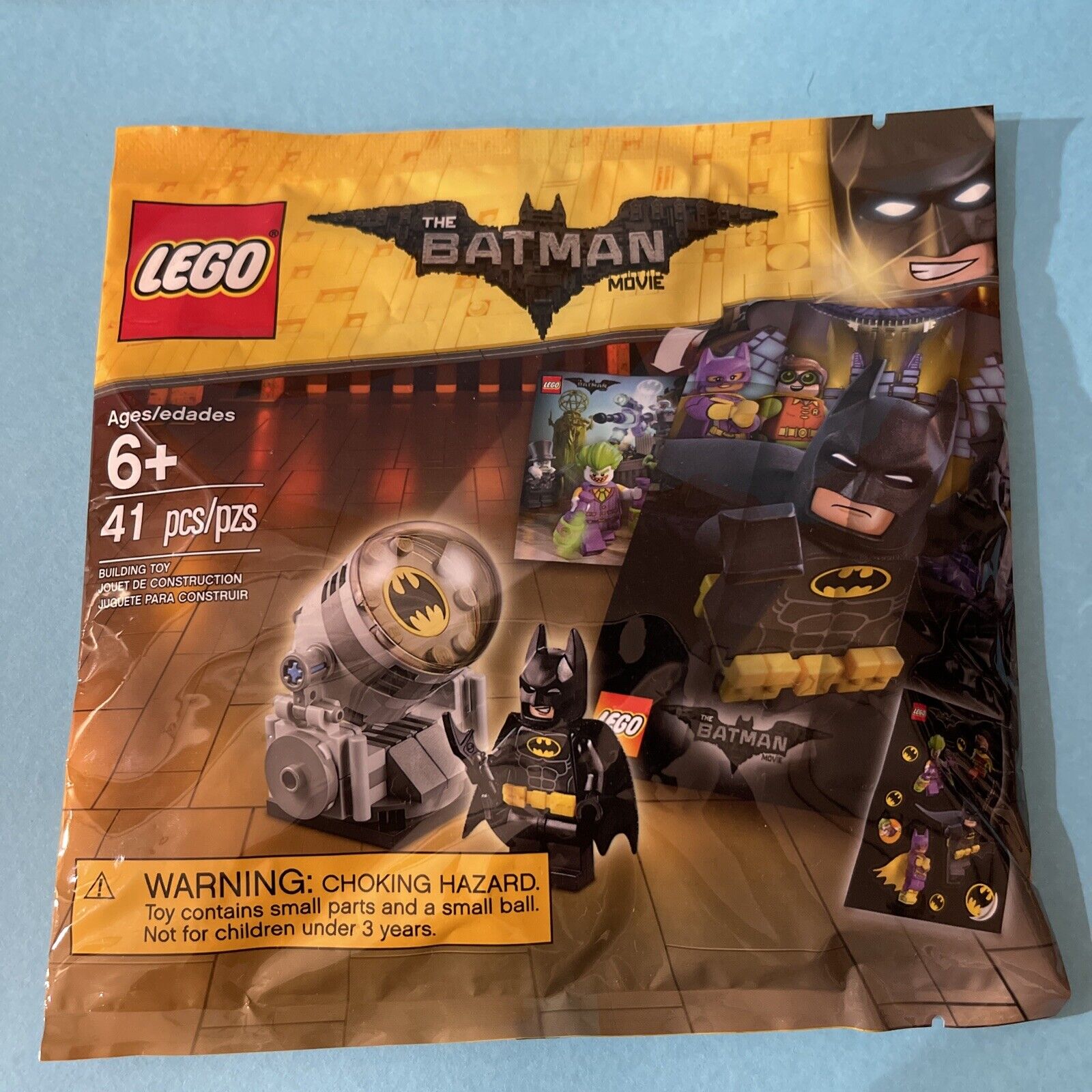 Minifigura do filme Batman lego - Batman c/ Cinto Utilidades e Microfone ( Batman Batendo Códigos) em Promoção na Americanas