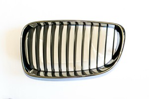 BMW 1er E87 E81 E88 Kühlergrill mit Chromrahmen Niere links 7166439 gebraucht