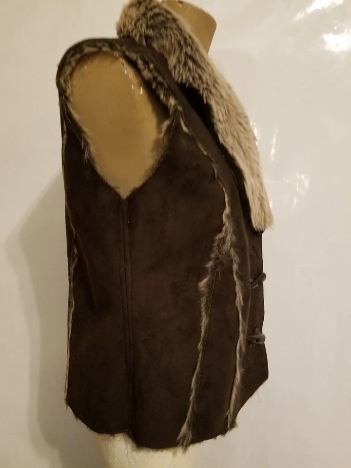 NUEVO ABRIGO CASA DE MUÑECAS pequeño chaleco de gamuza sintética/piel sintética carbón 3 botones de cuerno Foto 2 de 4