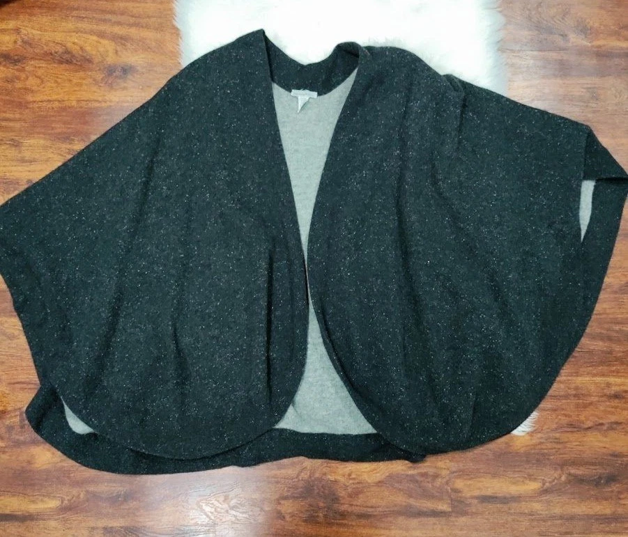 Poncho Bloomingdales mezcla de lana italiana en gris negro con seda de angora Foto 4 de 4