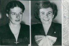 1945 Muriel Reynolds Margery Porter Secys Standard Oil Industry Wirephoto 7X9