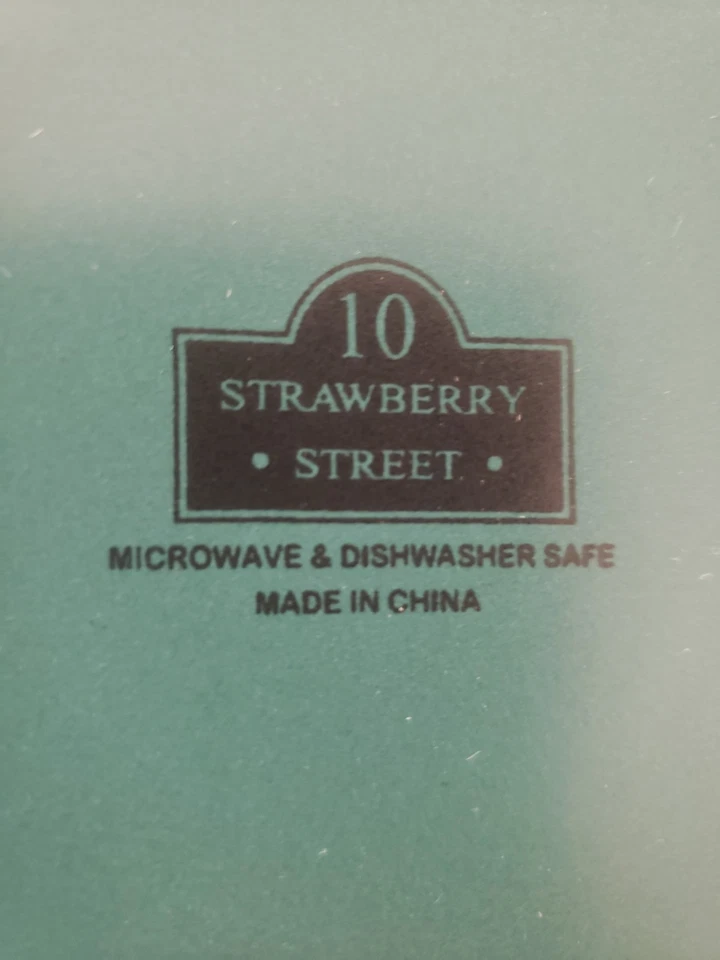 10 Strawberry Street 16 Piece Round Dinnerware Set, Emerald Green Matte NIB - Image 3 of 4