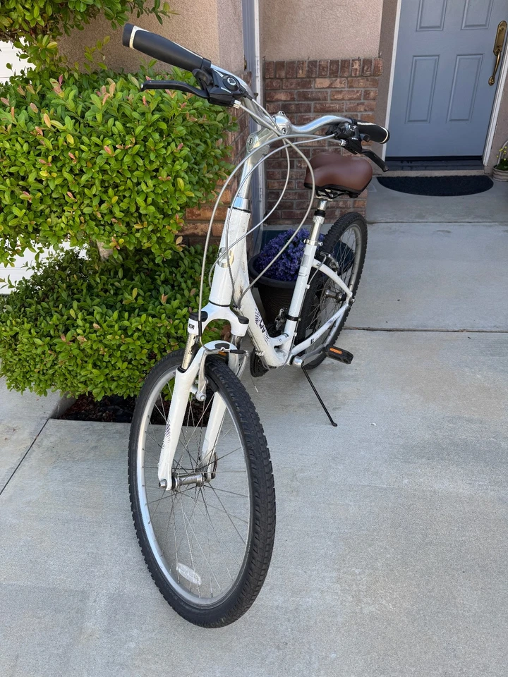 Bicicleta híbrida cómoda Giant Liv para mujer - cuadro paso a paso, 21 velocidades Foto 2 de 4