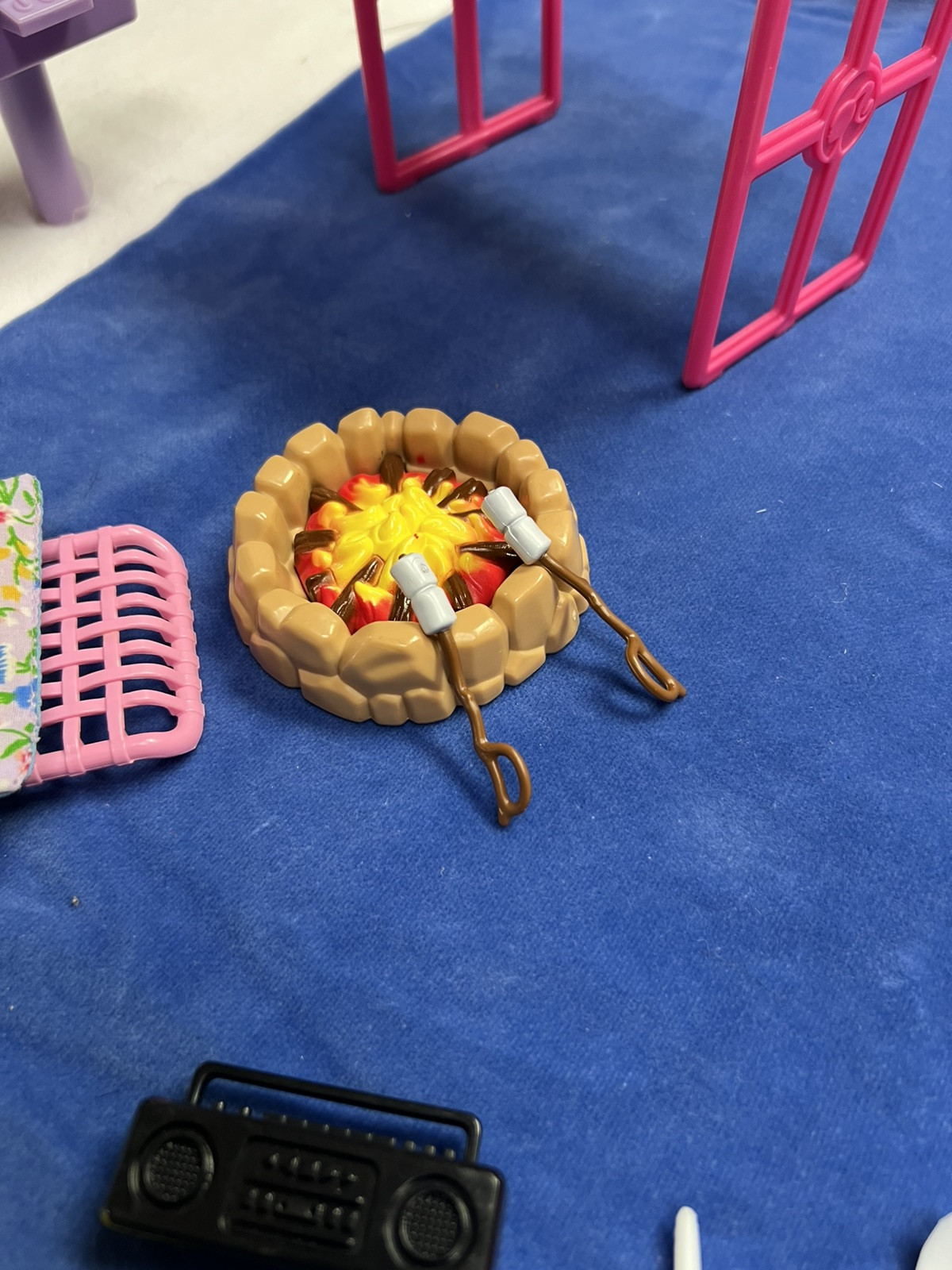 BARBIE FURNITURE LOT 1980s CLEAN SweetRoses Dressers Bed Frig Oven Table Chairs