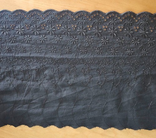 4 Yards 7.5" Wide Eyelet Cotton Lace with Embroidered Flower Black b0422 - Picture 2 of 2