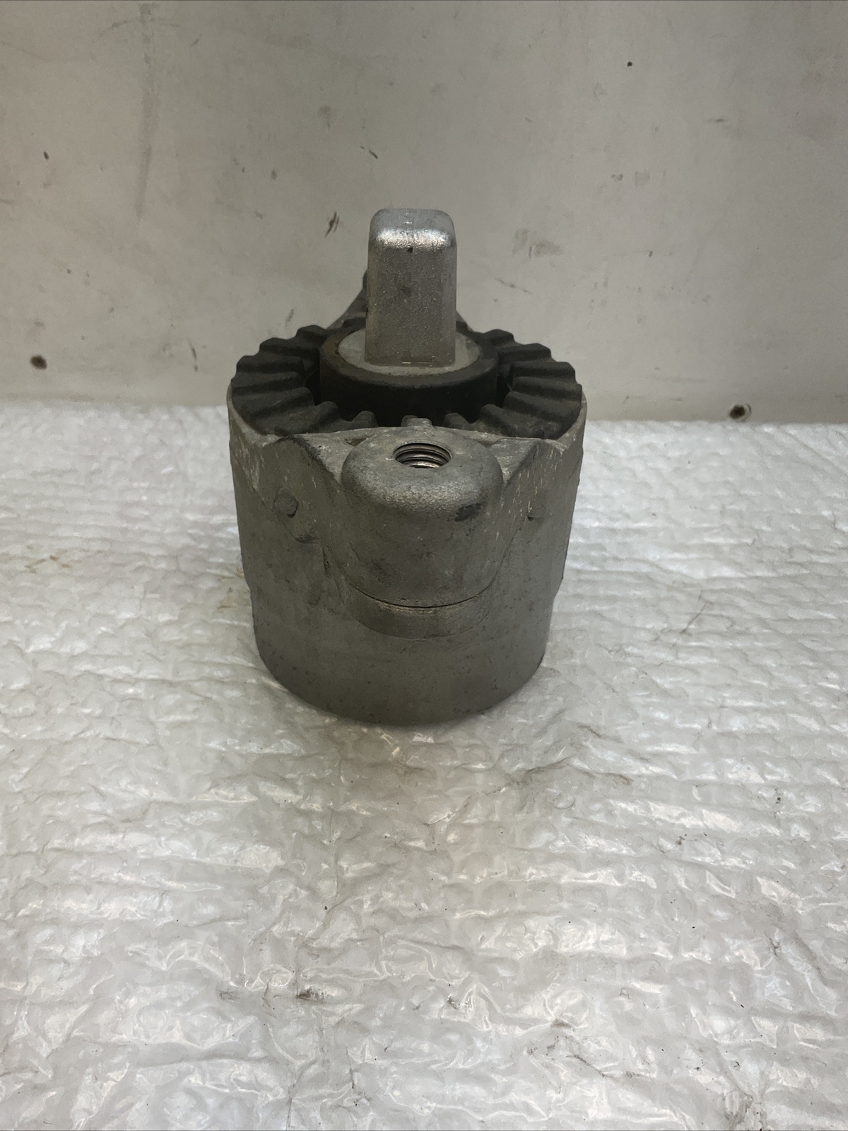 2014-2017 MASERATI GHIBLI 3.0L ENGINE MOUNT BRACKET OEM 36k Miles