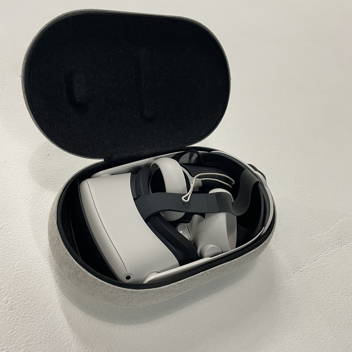 Oculus Quest 2 With Travel Case/Grips 128gb Works Great! | eBay