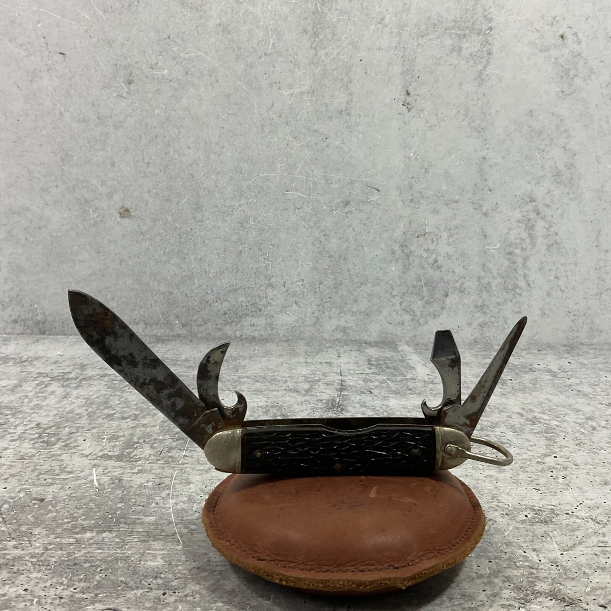 Vintage Pocket Knife 2.5 inch blade Can Opener Screwdriver Awl