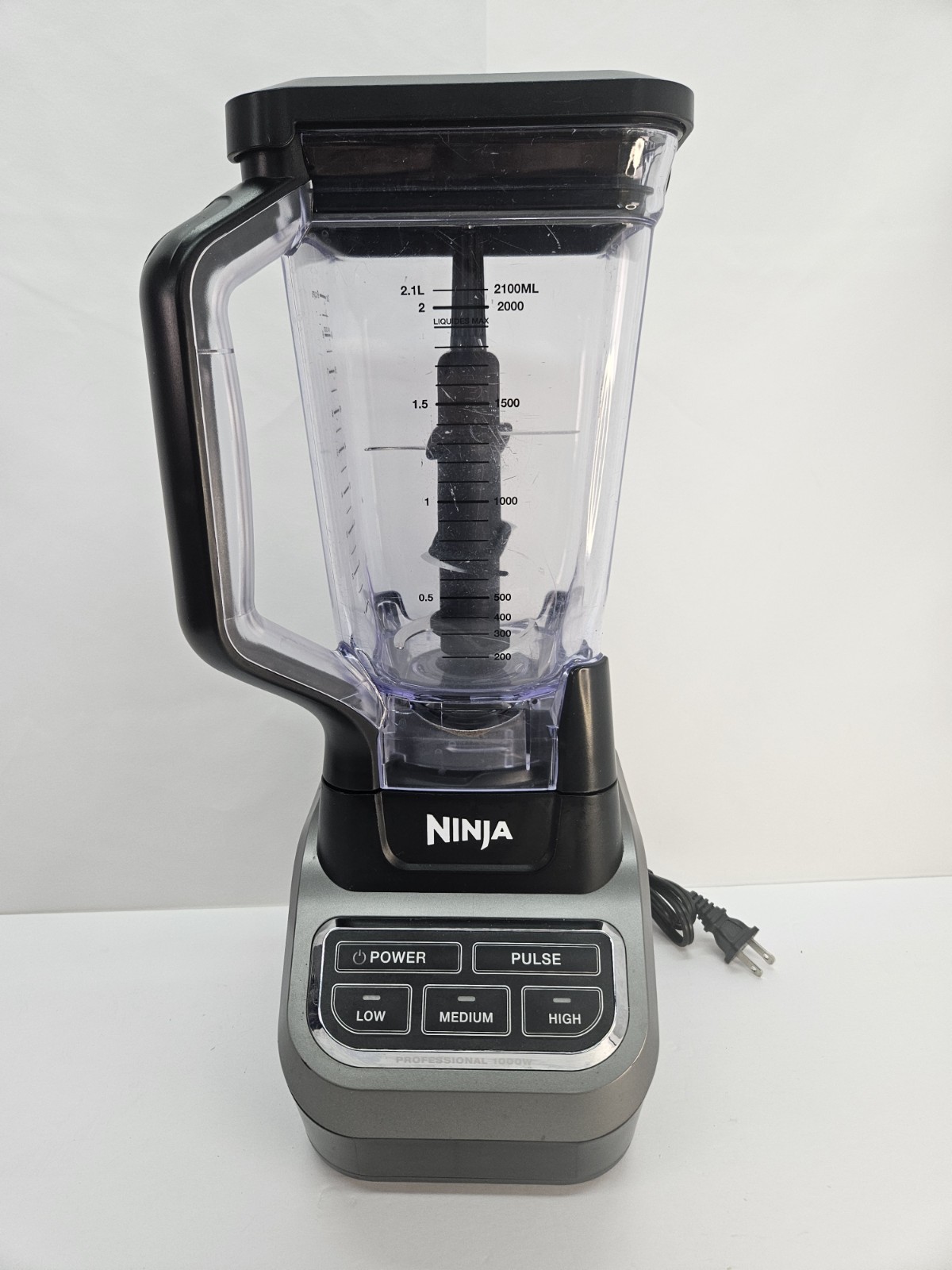 Ninja BL610 Professional 72 Oz Countertop Blender with 1000-