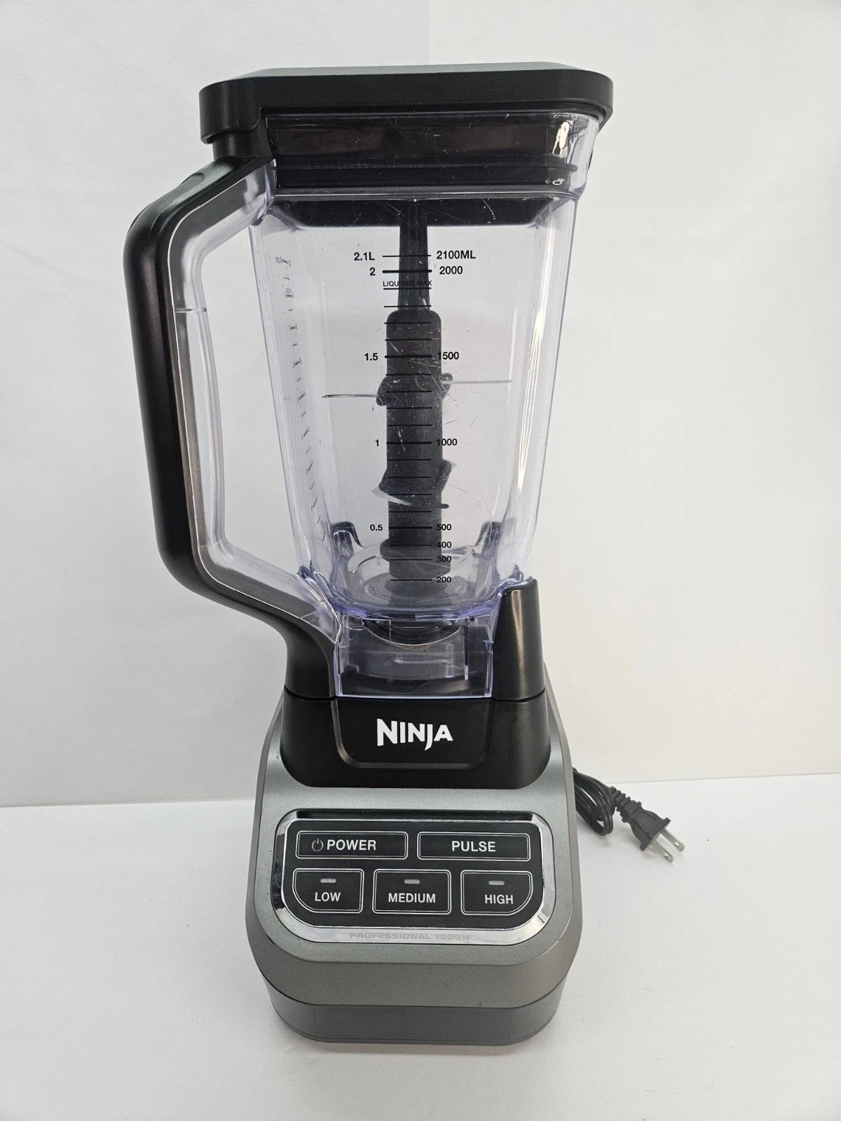 Ninja BL610 Professional 72 Oz Countertop Blender with 1000-Watt Base,Black/Grey