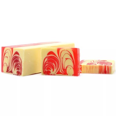 Handgefertigte Seife   Erdbeere   100 g