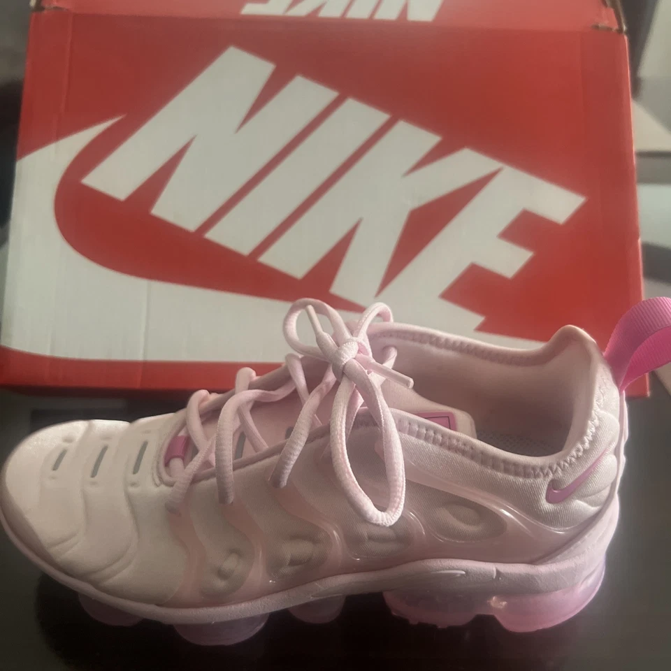 W Air Vapormax Plus - Photo 2/4