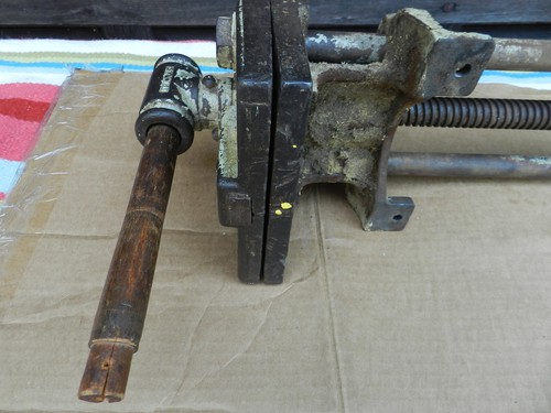 COLUMBIAN CLEVELAND Under Bench Woodworking Wood Vise Clamp Tool Cast Iron - Picture 9 of 14