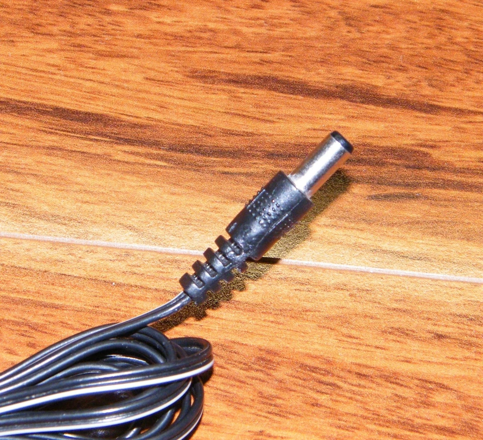 Unbranded CCD Camera AC / DC Power Supply Input: 110 Volts 60 Hz Output: 6 Volts - Image 2 of 3