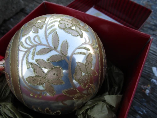 Waterford Golden Flowers Ball Ornament in box 153728 Rare Vintage Christmas Orna