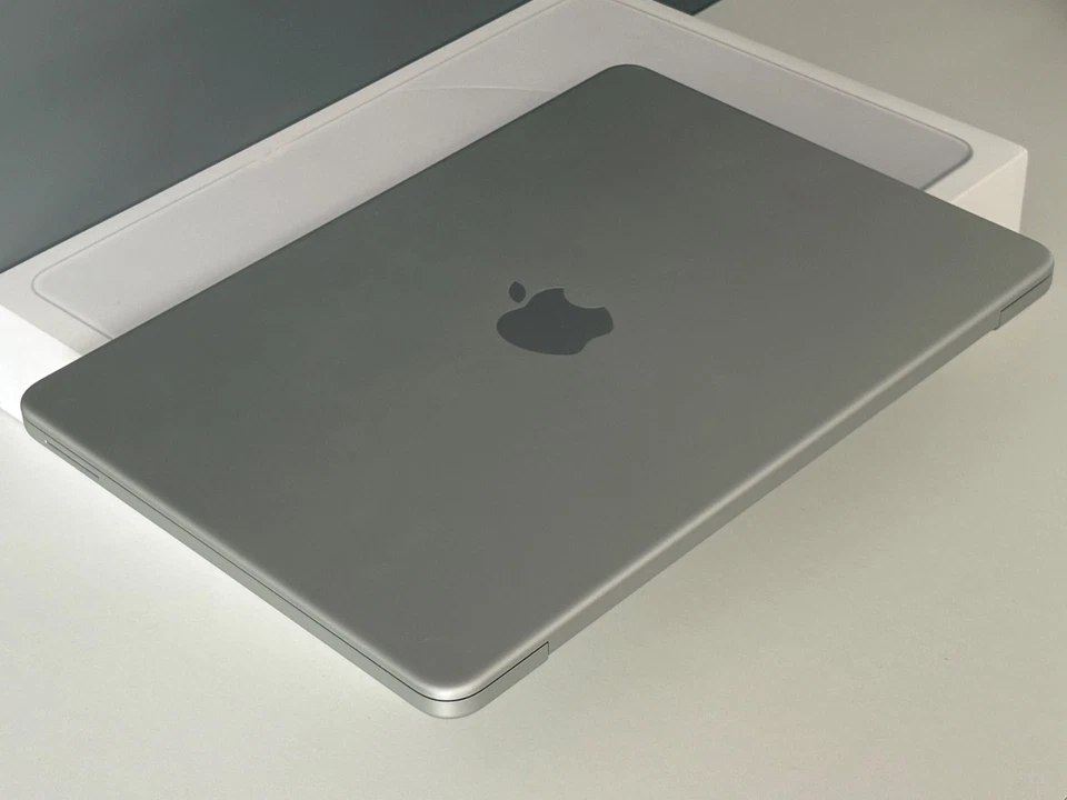 Apple MacBook Neo 13in Silver 8GB RAM 512GB SSD Touch ID 2026, photo 4 of 5