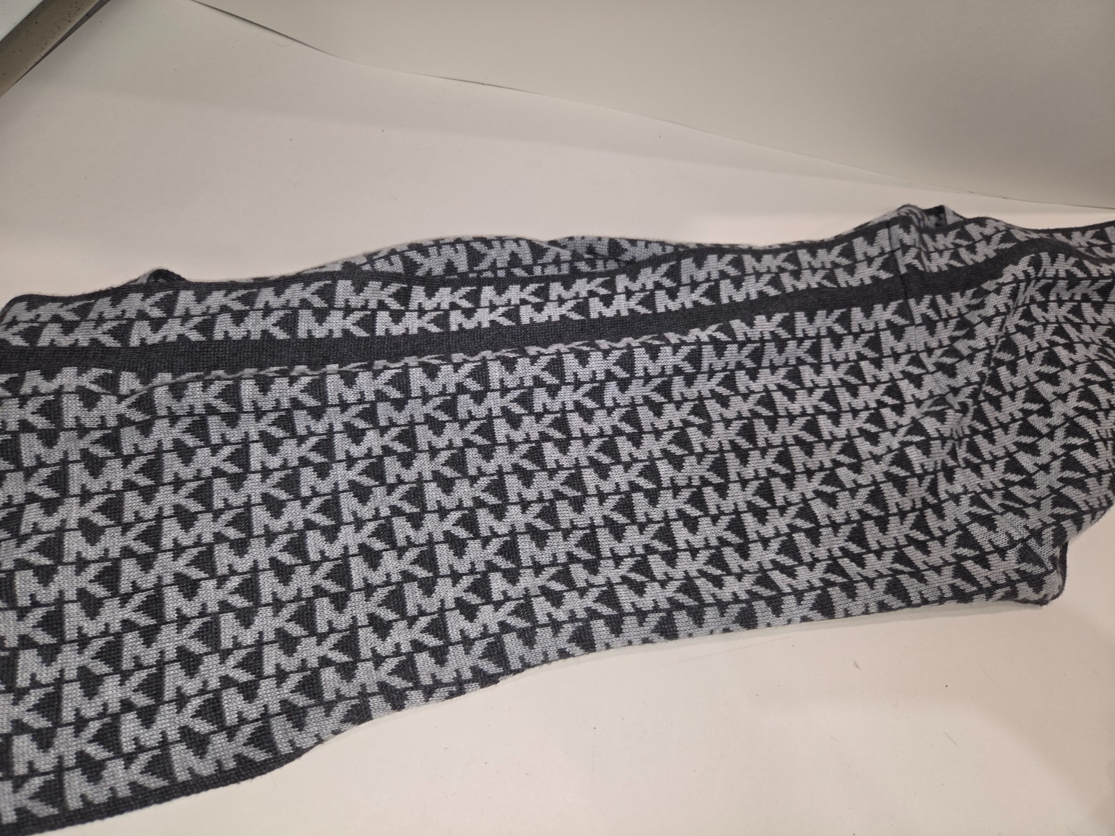 NWT Michael Kors Infinity Scarf Black and White 