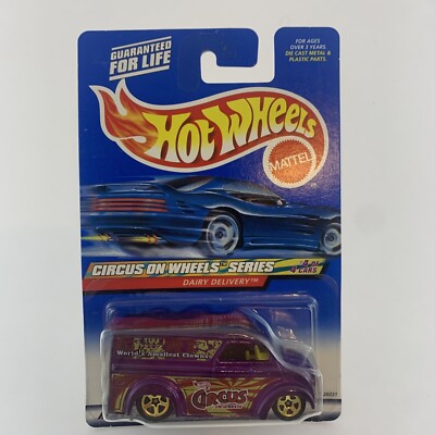 Hot Wheels Circus On Wheels Series 4 of 4 Dairy Delivery