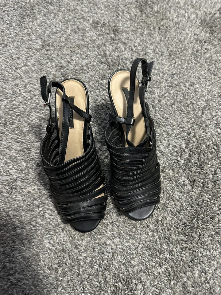 Cuñas Black Forever 21 Foto 2 de 2