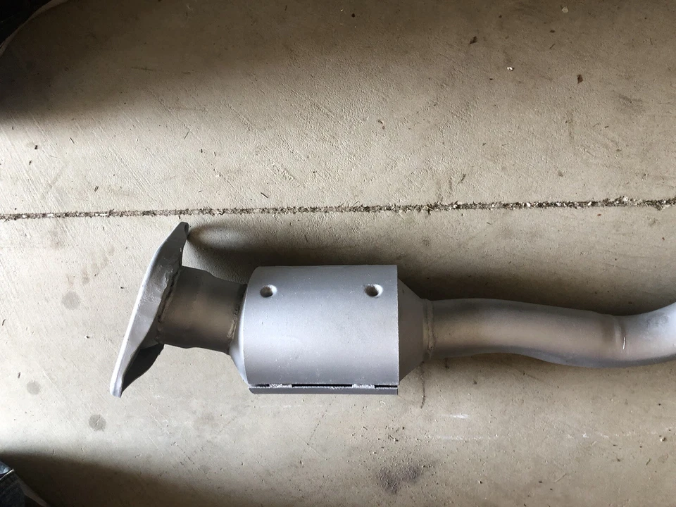 Nissan Cube 2011 convertidor catalítico, usado Foto 2 de 4