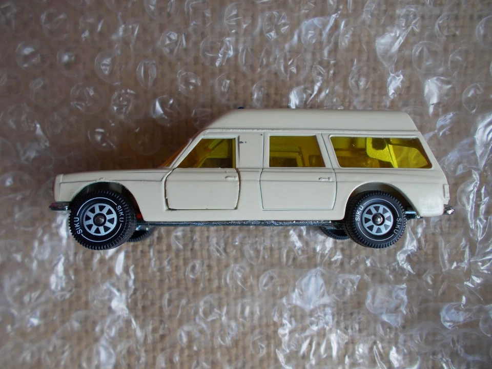 Siku Binz Ambulance Europ L 70er mit OVP - Bild 3 von 4