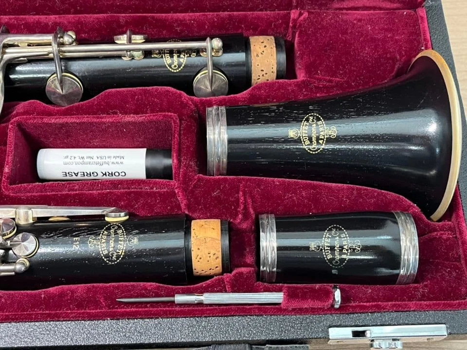 Clarinete Buffet Crampon E12 madera de granadilla usado con estuche rígido - Imagen 3 de 4