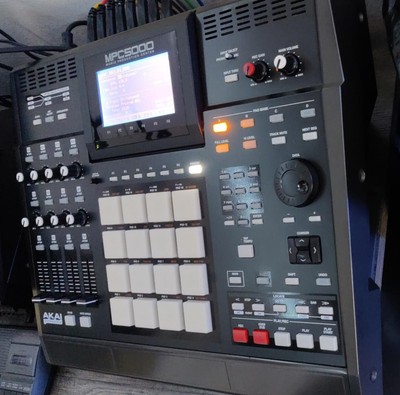 Akai MPC5000,  CD/DVD Rewriteable Drive, 1TB Hard Drive, 192 MB Memory, MPC 5000