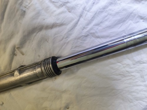 MONTANT DE FOURCHE D OCCASION COTE DROIT ORIGINE HONDA CB 750 KZ TYPE RC01 - Imagen 3 de 8