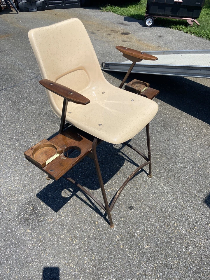 Silla vintage mediados de siglo moderna fibra de vidrio silla espectador con portabotellas Foto 4 de 4