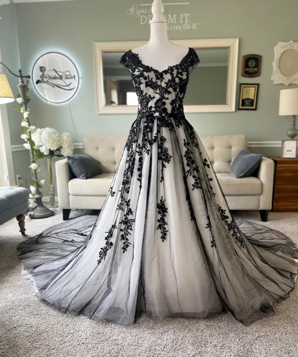 Gothic Black+White Wedding Dresses with Court Train A Line Bridal Gowns | eBay Gothic Black+White Wedding Dresses with Court Train A Line Bridal Gowns | eBay