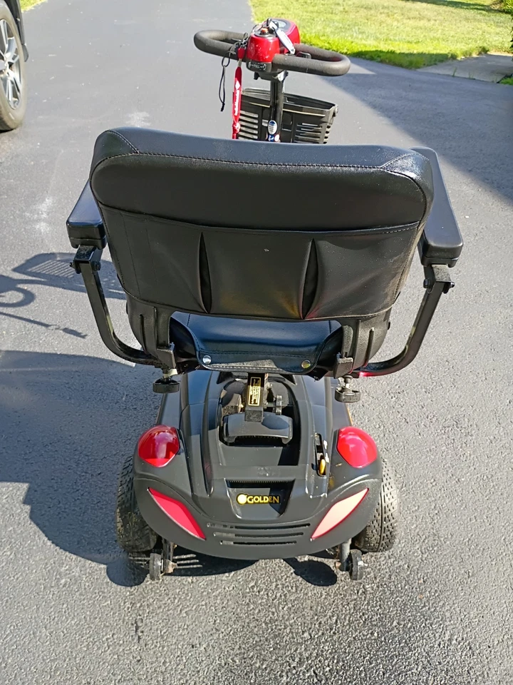 Golden Buzz Around XL Electric Mobility Scooter with Power Cord & Storage Bag - Image 4 of 4