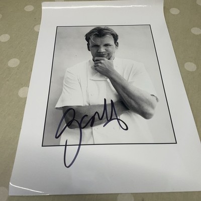 Gordon Ramsay signed Autogramm Foto 30,5x21cm (leichte Locke ungeprüft