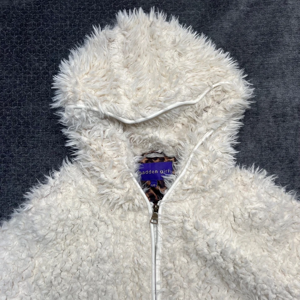 Chaqueta Madden Girl para mujer blanca difusa de piel sintética con capucha y cremallera forrada de leopardo Foto 3 de 4