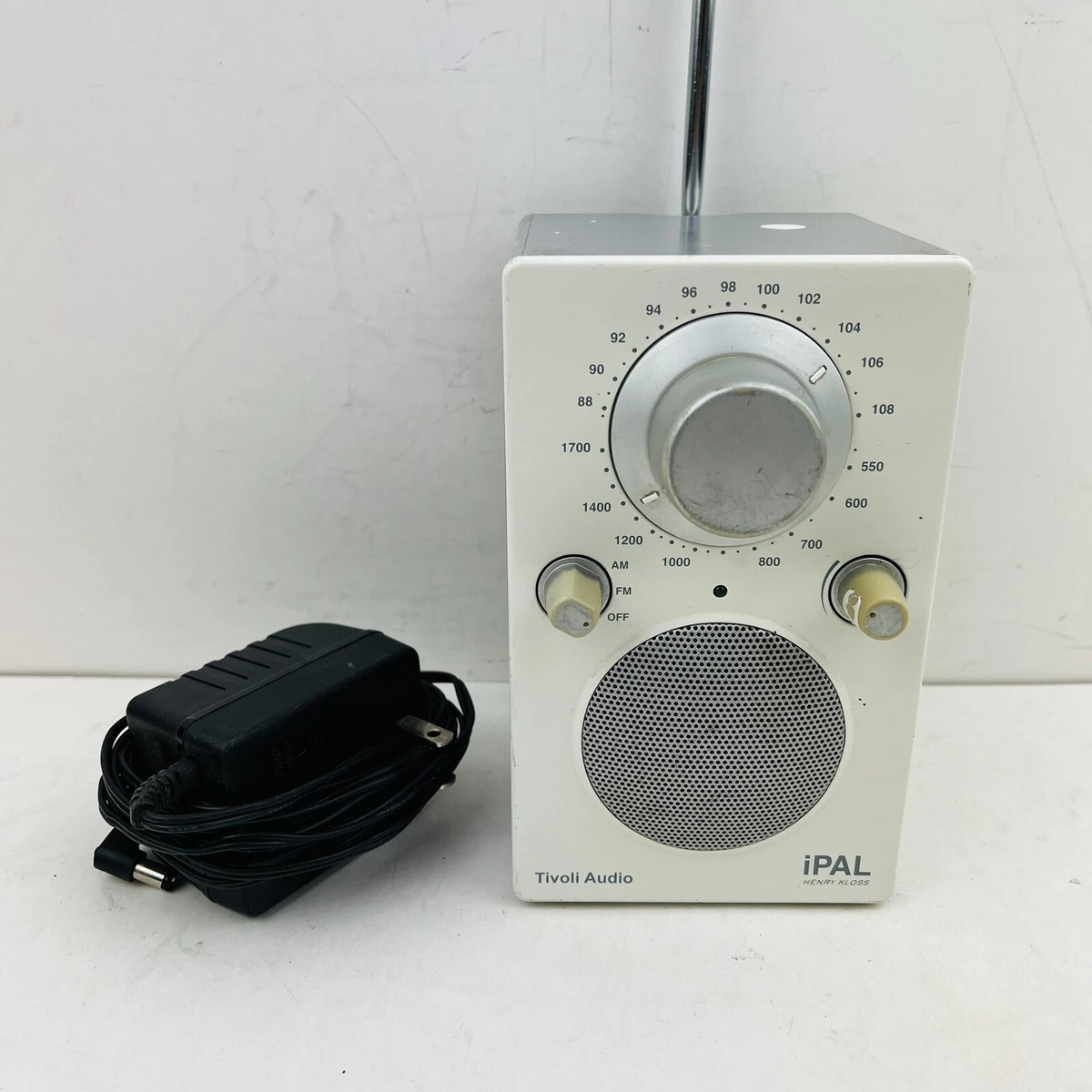 TIVOLI Audio iPAL Henry Kloss Portable AM/FM Radio White/Silver Speaker