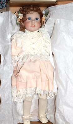 LEE MIDDLETON DOLL SINCERITY APRICOTS AND CREAM 1983 VSI-AP SIGNED NUMBERED