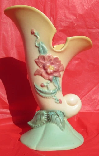 Beautiful Pastel Colored Vintage Hull Pottery Woodland Cornucopia Vase EXCELLENT
