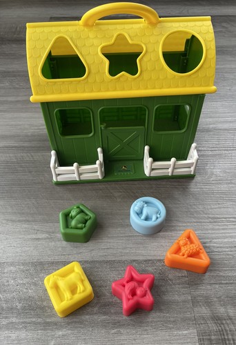 John Deere Barnyard Shape Sorter Toy 2006 Learning Curve Barn Green Yellow
