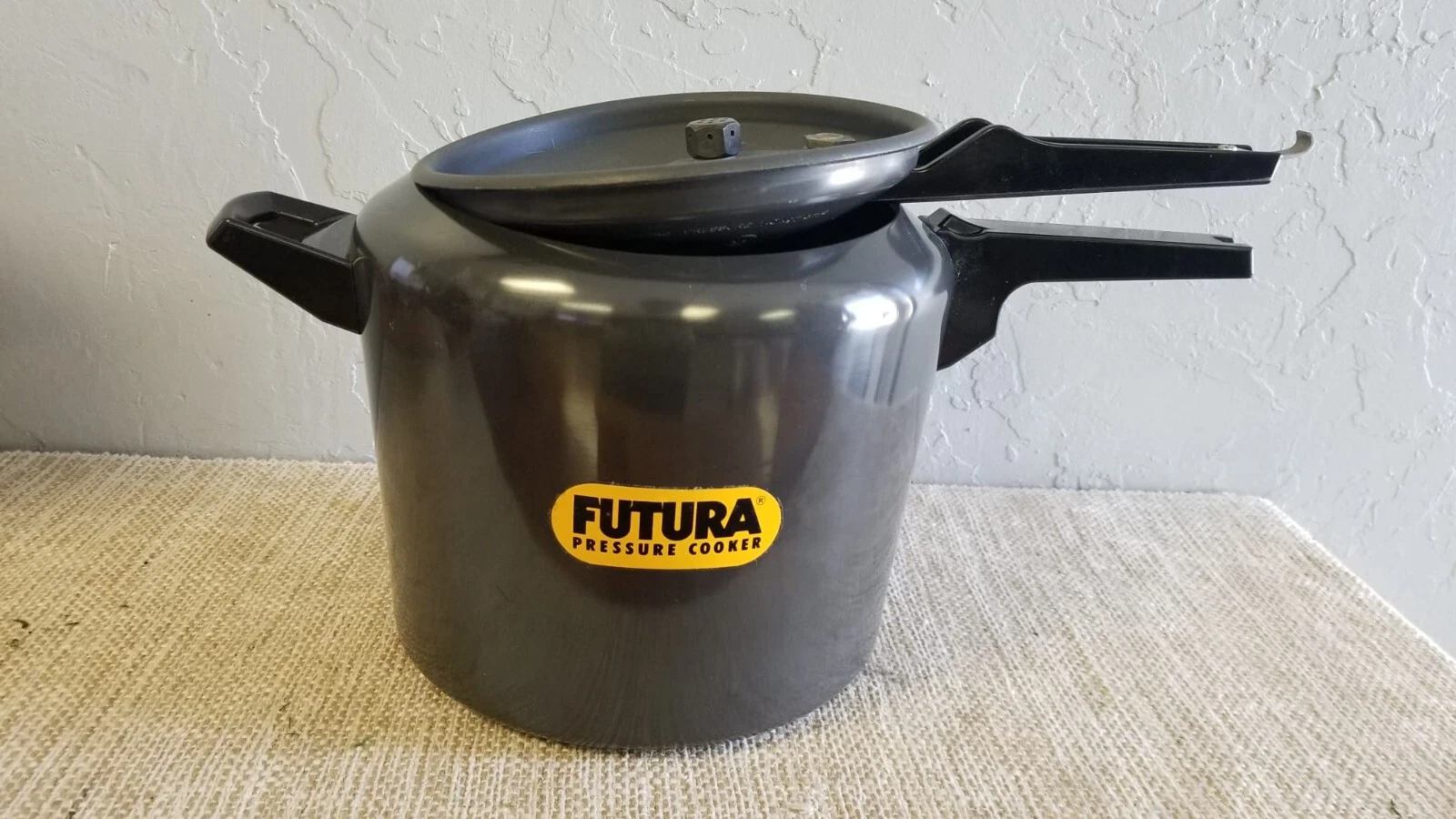 Futura 7L Pressure Cooker (No Box*) (Used*)