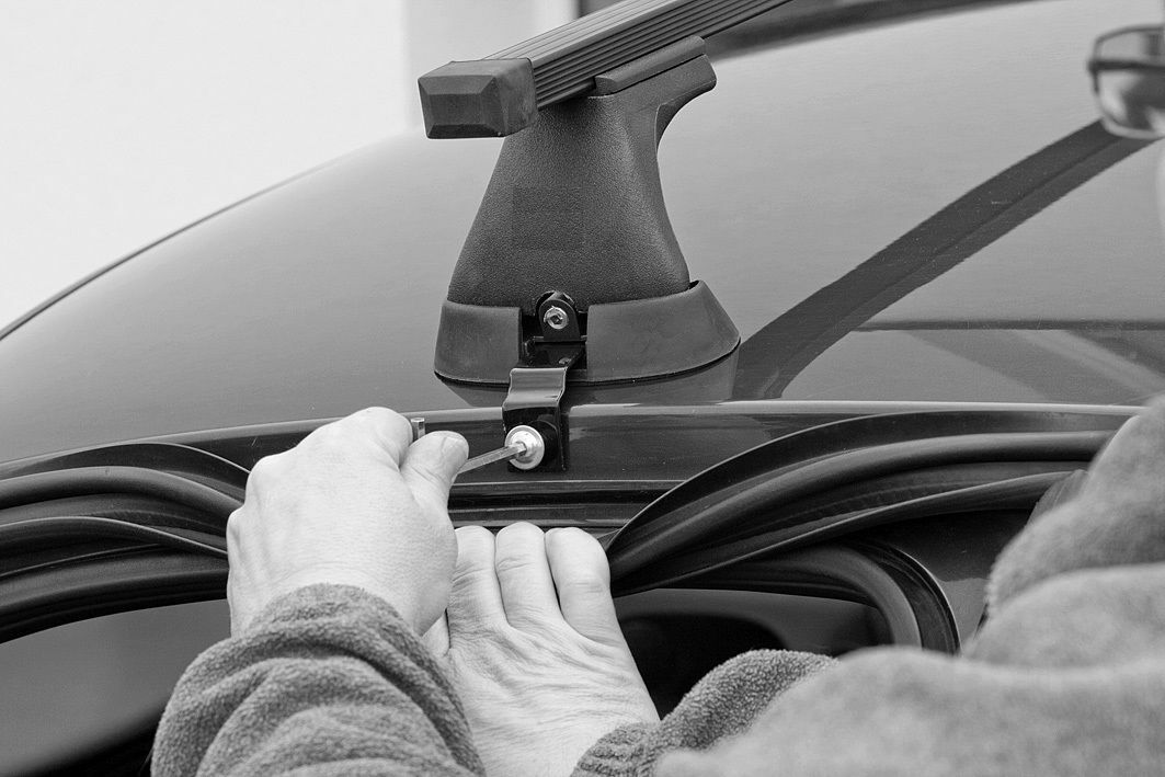 Roof Rack Bars for Vauxhall Vectra B Hatchback Saloon 89-01 M0KC 107cm  (Pair Of) - Main Image