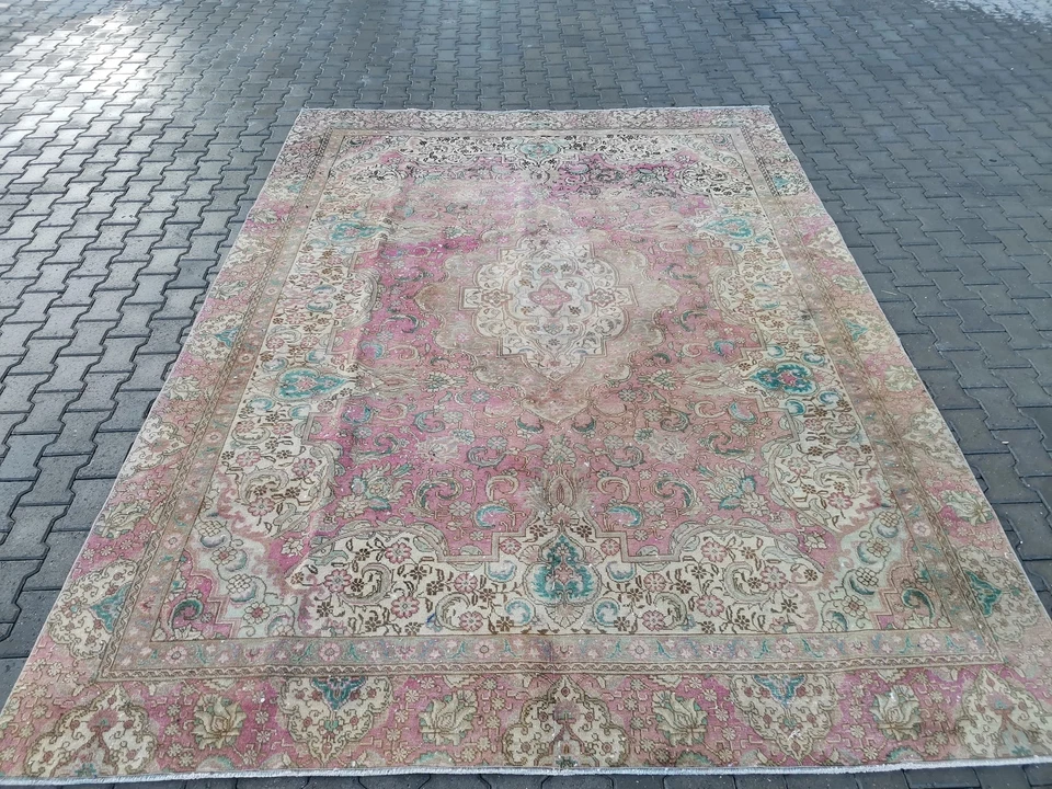 8'7 x 12 Feet Striking Pink and Beige Turkish Area Rug: A Perfect Addition to Y - Image 2 of 4