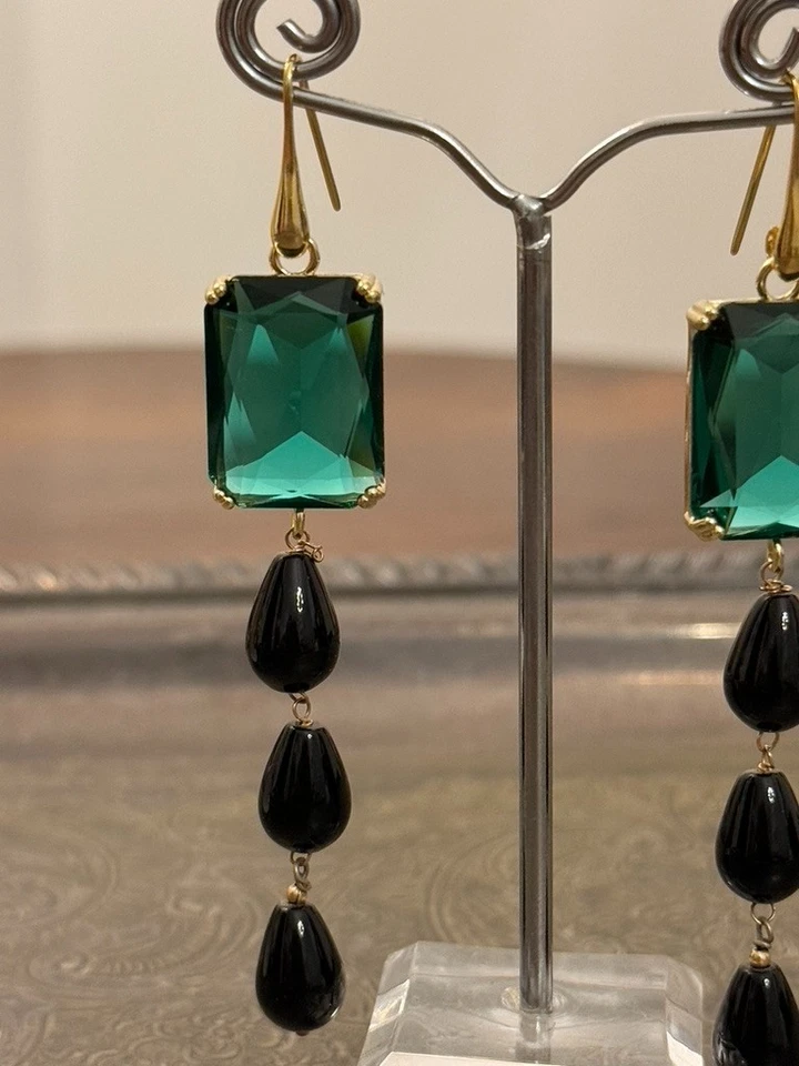 Orecchini pendenti in argento 925 placcato oro con cristallo verde e onice - Immagine 3 di 4