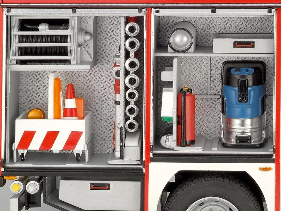 Straż pożarna MAN TGM/Schlingmann HLF 20 VARUS 4x4 - Revell 07452 skala 1/24 - Immagine 3 di 4